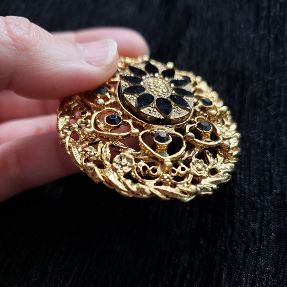 Vintage Large Oval Gold Tone Black Rhinestone Filigree Pin Brooch - Picture 2 of 6